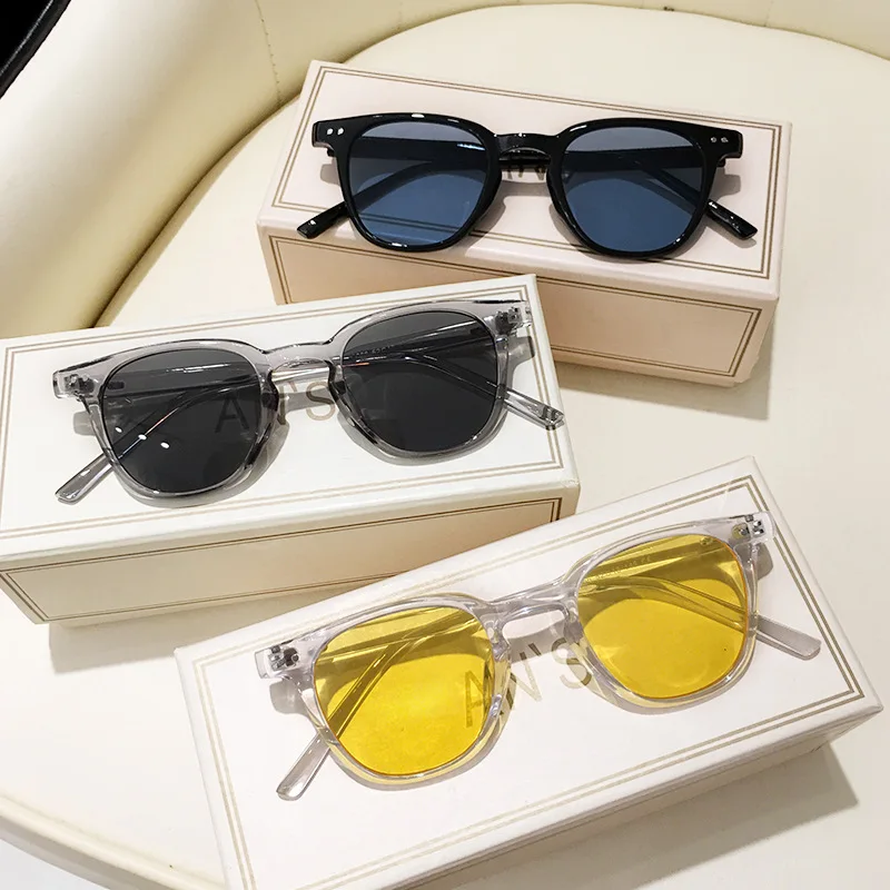 Vintage vierkante grijze zonne - Designer Sunglasses recensie en prijs
